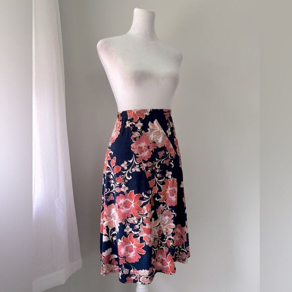 Jaclyn Smith Navy Blue & Pink Floral Print Lightweight Stretch Knee Length Skirt - Picture 6 of 9